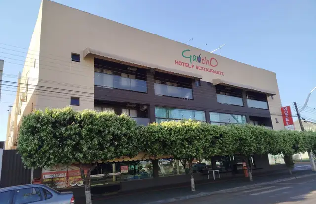 Fachada do Hotel e Restaurante do Gaúcho na Av. Mauro Mori