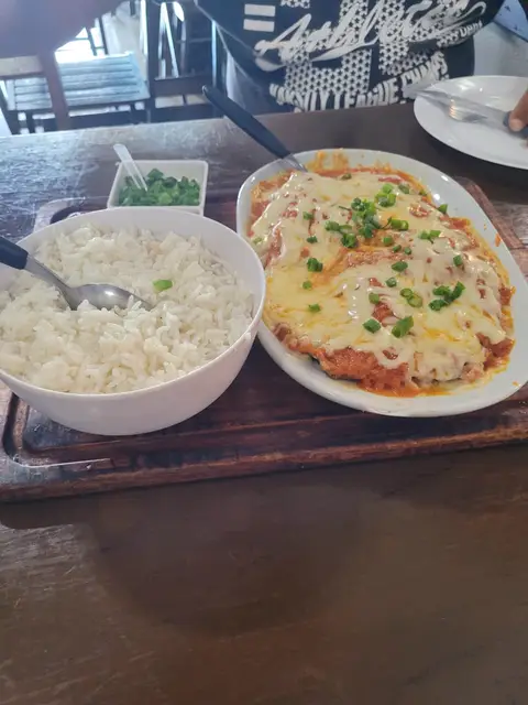 Filé de tilápia à parmegiana com arroz